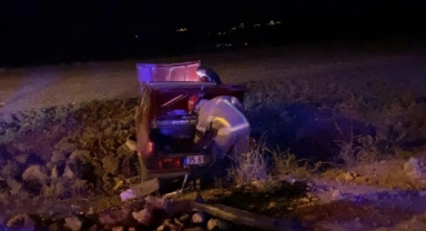 Damadının aracıyla kaçan adam tarlaya uçtu