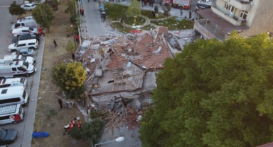 Depremde çöken bina havadan görüntülendi