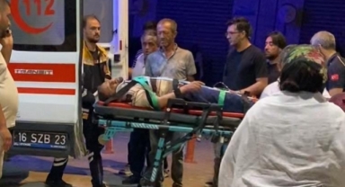 Devrilen traktörün sürücüsü ağır yaralandı