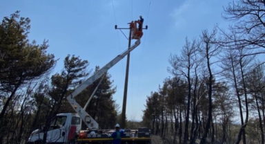 Enerji hatları yangının ardından yeniden onarılıyor