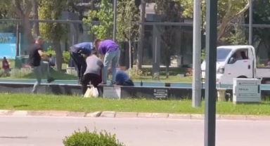 İnegöl'de alkollü şahıs süs havuzuna düştü