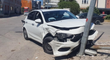 İnegöl'de kaza anı kamerada: 1 yaralı