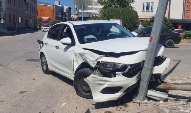 İnegöl'de kaza anı kamerada: 1 yaralı