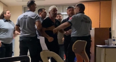 İnegöl'de otomobil motosiklete çarptı: 2 yaralı