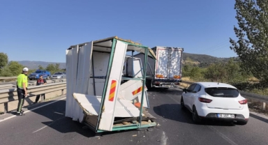 İnegöl'de otomobil traktöre çarptı: 1 yaralı