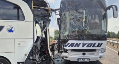 İnegöl'de yolcu otobüsü ile tır çarpıştı