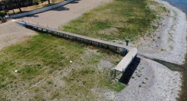 İznik Gölü’nün en büyük iskelesi karada kaldı