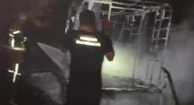 İznik'te park halindeki karavan kül oldu