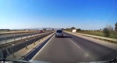 Karayoluna atılan kamyon lastiği kazaya sebep oldu