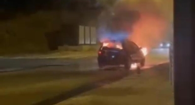 Nilüfer'de park halindeki otomobil alev aldı