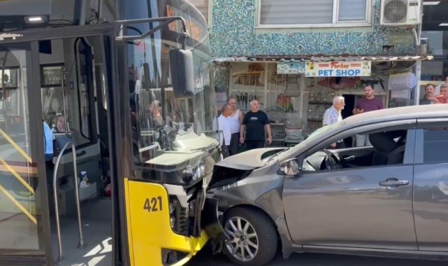 Otomobil, belediye otobüsüyle çarpıştı: 6 yaralı