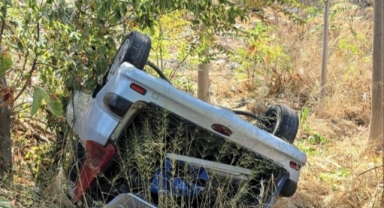 Şarampole yuvarlanan otomobil sürücüsü yaralandı