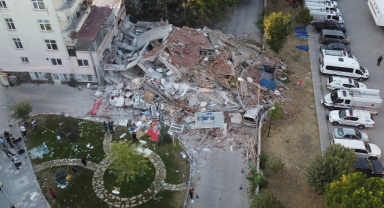 Sındırgı'da yıkılan binanın müteahhiti ve bina sahibi gözaltına alındı