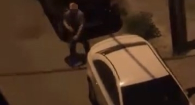 Sokakta camı sağlam otomobil bırakmadı