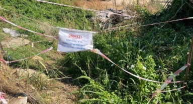 Tarlada çalışmak istedi asit dolu çamura bastı