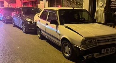 Ters yöne girip park halindeki araçlara çarpıp kaçtı