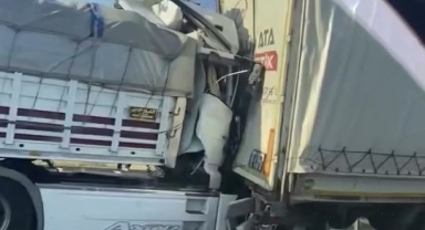 Tır ve kamyonların karıştığı zincirleme kaza: 2 yaralı