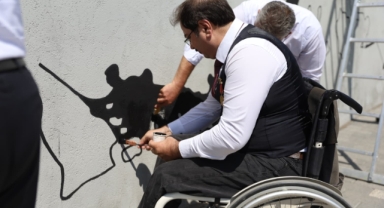 Zafer ruhu Şehitlik Abidesi duvarlarına yansıtıldı