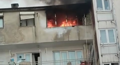4 katlı apartmanda çıkan yangın panik yaşattı