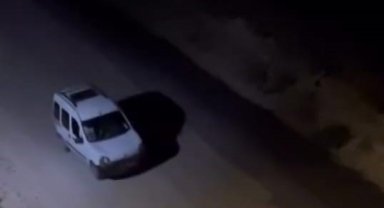 Araçtan atılan havai fişek yangına yol açtı
