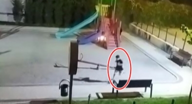 Bursa'da çocuklar oyun parkını ateşe verdi