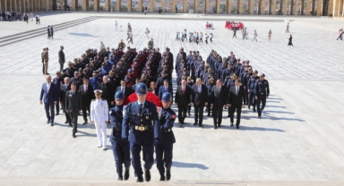 Bursa İtfaiyesi'nden Anıtkabir'e ziyaret