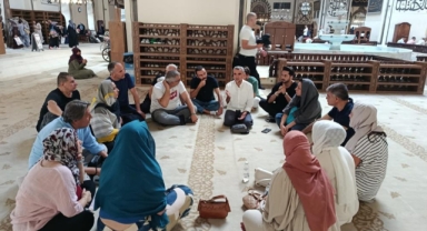 Bursalı rehberlere Ulu Cami'de hat sanatı eğitimi