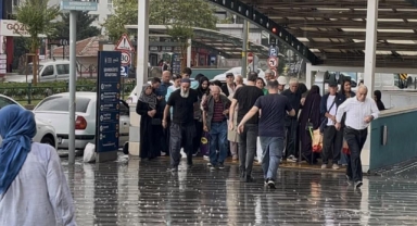 Bursalılar yağmura hazırlıksız yakalandı
