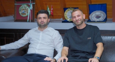 Bursaspor Sedat Cengiz ile yollarını ayırdı