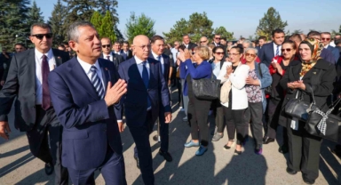 CHP lideri Özel, Anıtkabir’i ziyaret etti