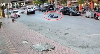 Cipe çarpan motosikletli metrelerce savruldu