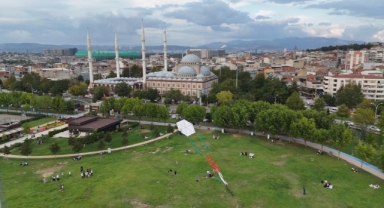 Filistin'in özgürlüğü için 15 metrelik uçurtmayı havalandırdılar