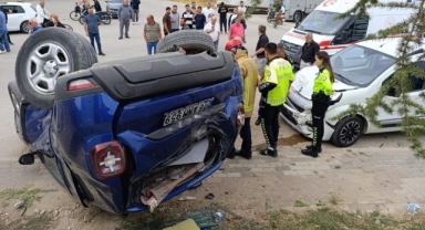 İki otomobil çarpıştı, 3 kişi yaralandı