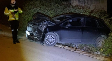 İnegöl'de 2 otomobil kafa kafaya çarpıştı: 4 yaralı