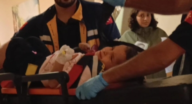 Balkondan düşen 2 yaşındaki çocuk yaralandı