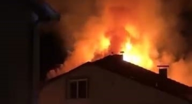 İnegöl'de çatı katında çıkan yangın korkuttu