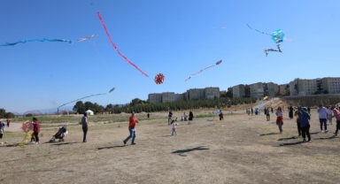 İnegöl semaları uçurtmalarla renklendi