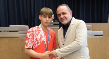 İnegöl’ün başarılı gençleri, mecliste onurlandırıldı