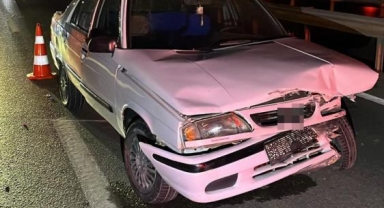 Karacabey'de bariyere çarpan sürücü yaralandı