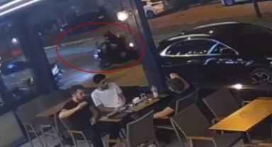 Kontrolden çıkan motosikletin kadın sürücüsü savruldu