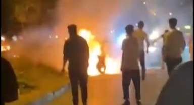Motosiklet Alev aldı vatandaş kırık ayağıyla koşarak yetişip söndürdü