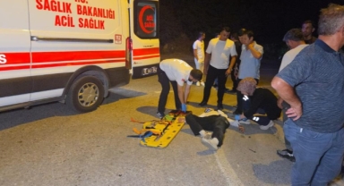 Motosiklet otomobille çarpıştı, 2 kardeş yaralandı