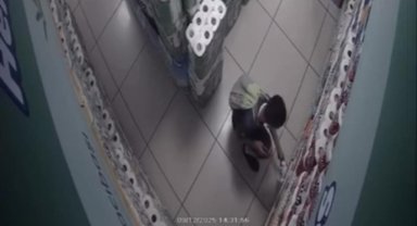 Müşteri gibi girdi marketi kundakladı