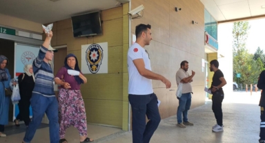 Parmaklarını salça makinesine kaptırdı