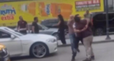 Trafik tartışması'nda birbirlerine girdiler