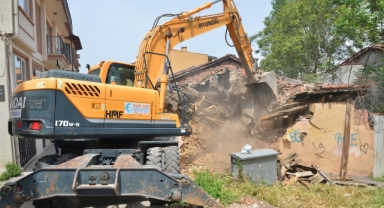 Yıldırım'da Metruk bina temizliği sürüyor