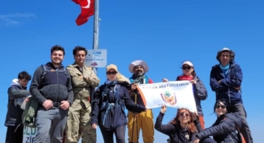 Zaferi zirvede kutladılar