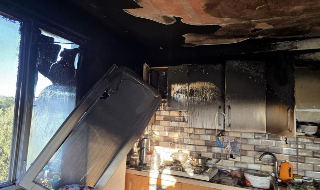 Alevlere teslim olan mutfak küle döndü