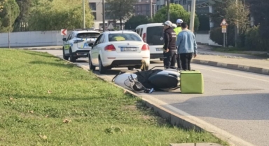 Arabaya bağlanıp çekilen motosiklet savruldu: 1 yaralı