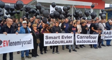 Atış Yapı mağdurlarından siyah balonlu protesto